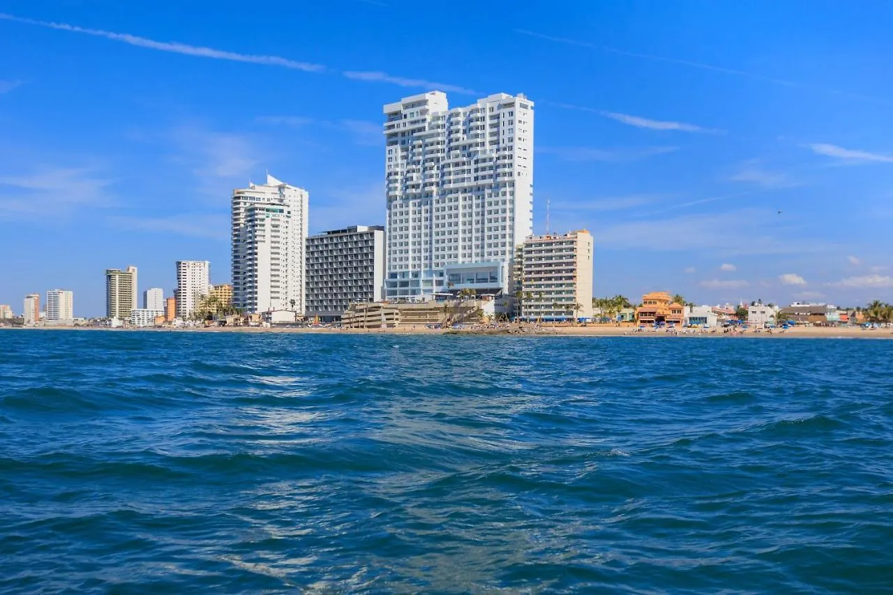 Courtyard By Marriott Mazatlan Beach Resort Hotel