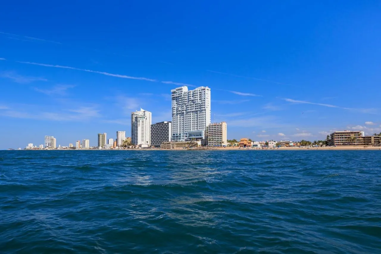 Courtyard By Marriott Mazatlan Beach Resort