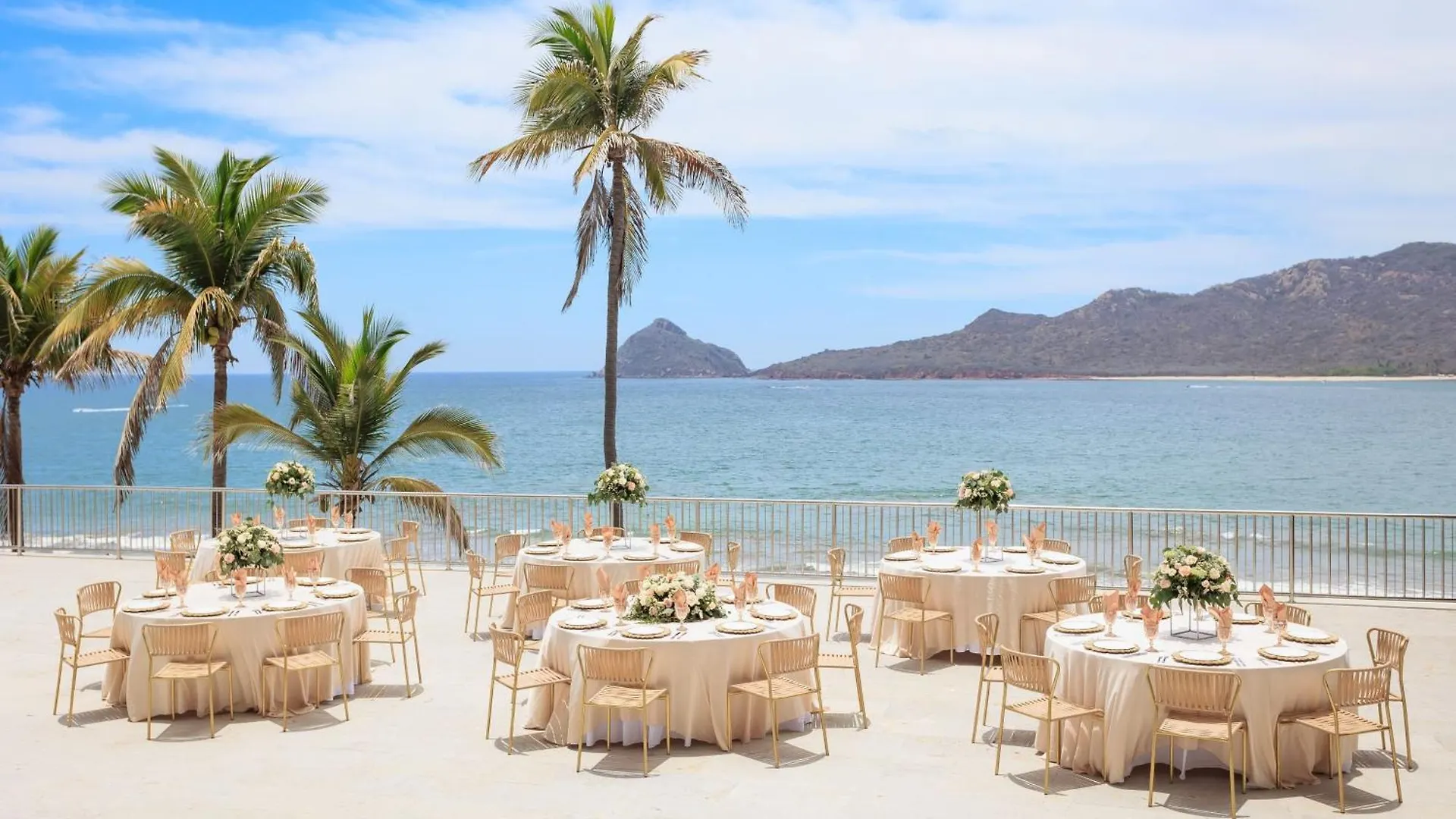 Courtyard By Marriott Mazatlan Beach Resort 5*,