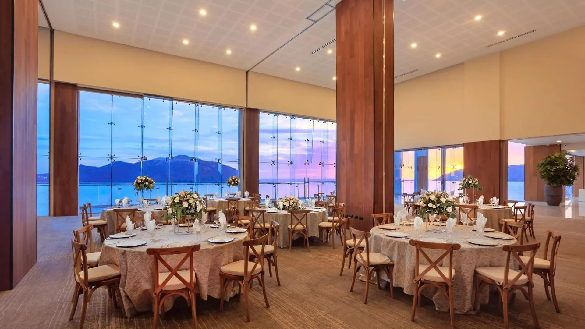 Courtyard By Marriott Mazatlan Beach Resort Hotel
